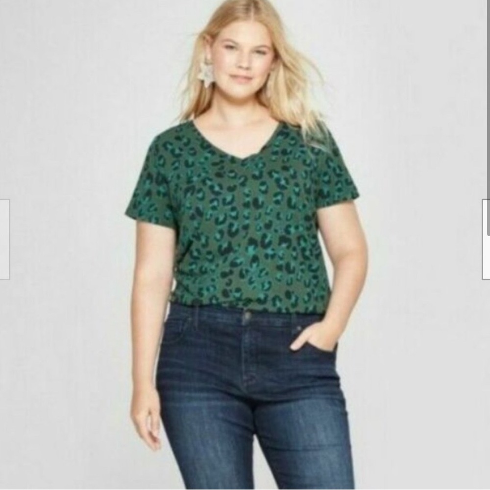 Ava & Viv 3x Green Leopard Print V-neck T-shirt